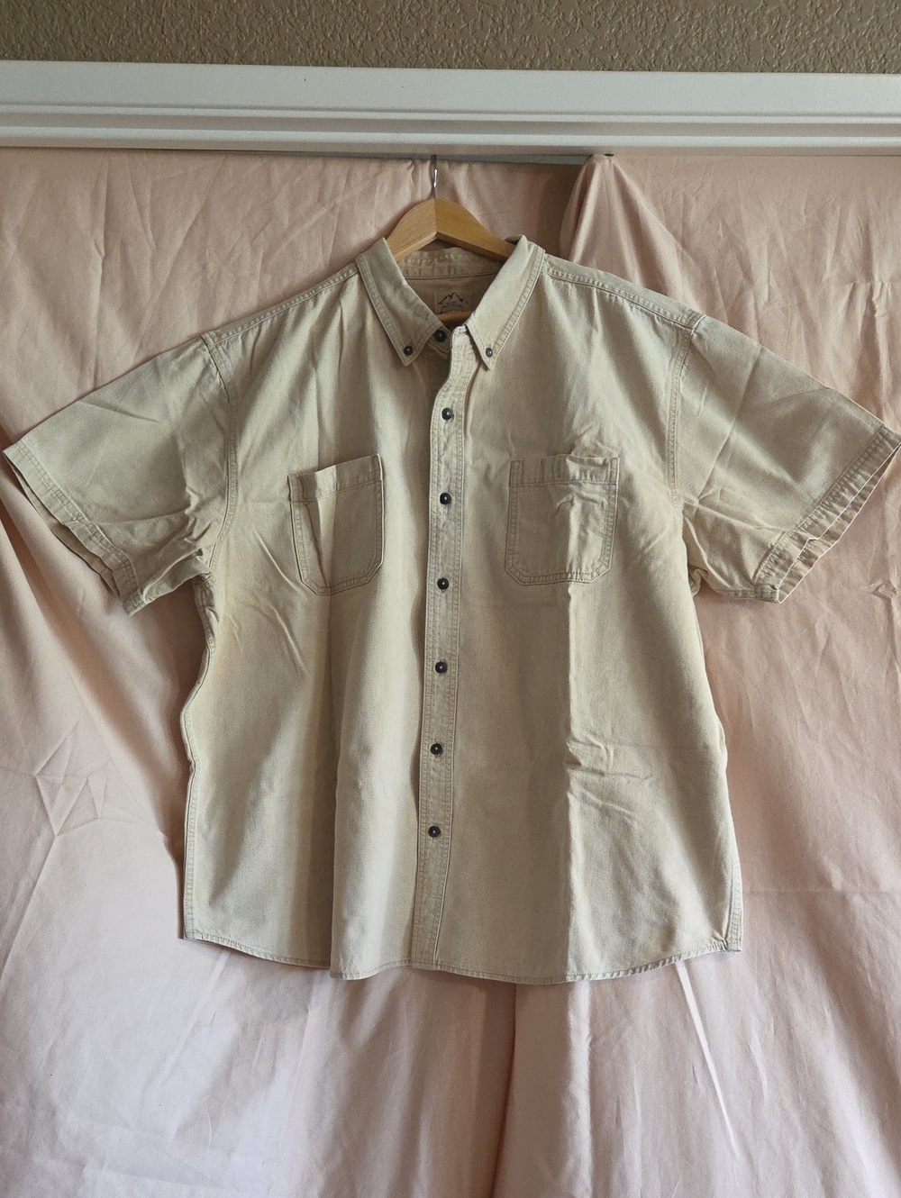 Blue Mountain Men's Short-Sleeve Button-Down Shirt in Beige